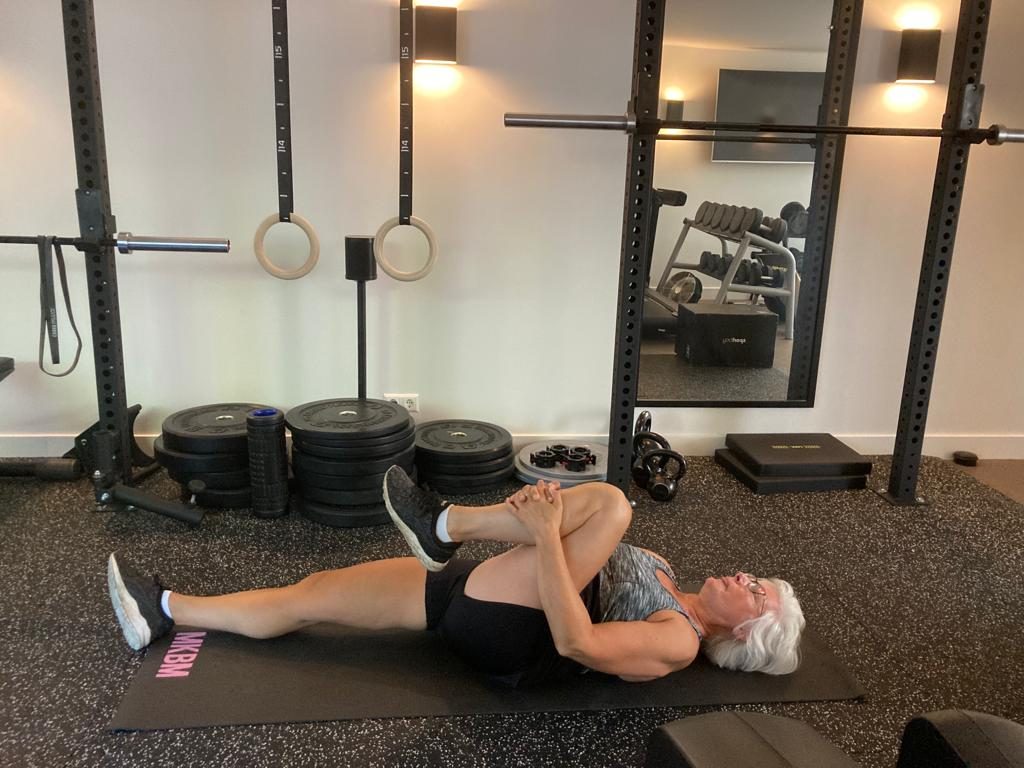 Trainingsvloer met gewichten en rek